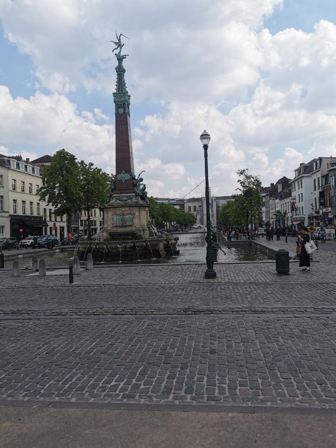 Exclusive Two-Level Apartment With Private Terrace On The Canal Brussels — Photos 2